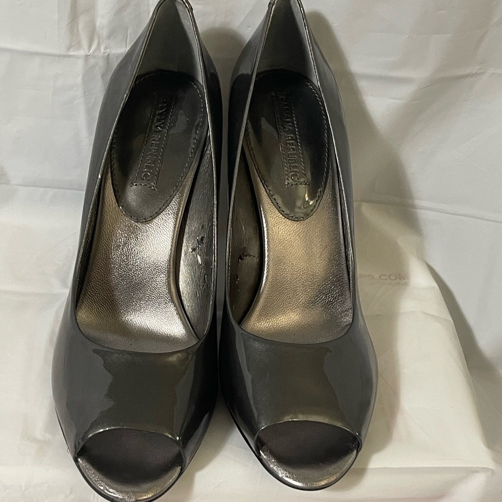 Banana Republic women’s heeled silver shoes size 9.5 - Picture 9 of 9